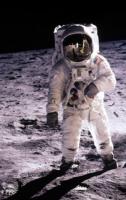 En zo stond hij daar in 1969 op de maan