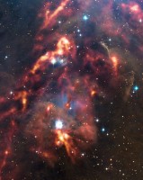 Een nieuwe opname van het Atacama Pathfinder Experiment (APEX) in Chili geeft een schitterend beeld van kosmische stofwolken in het sterrenbeeld Orion.