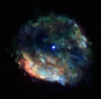 Supernovarerstant RCW 103 met in het centrum een neutronenster én vermoedelijk nog een object