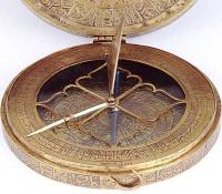 Met deze antieke 'qibla' kompas werd vroeger de richting naar Mekka bepaald