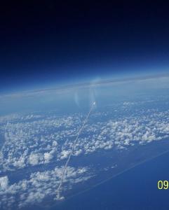 Lancering van een shuttle vanuit de ruimte gezien
