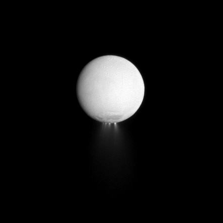 Waterdamp spuwende geisers op Enceladus