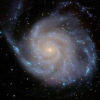 M101, wel donkere materie, geen superzwaar zwart gat