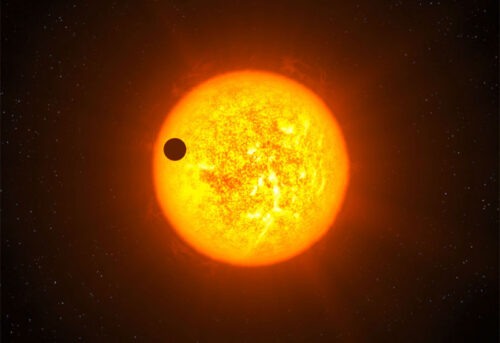 Transitie van een exoplaneet over het oppervlak van een ster, één van de manieren om exoplaneten te ontdekken.