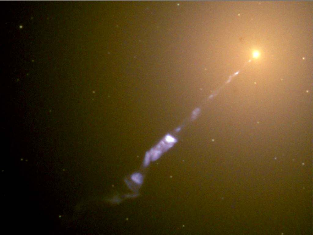 Novae in M87 lijken een gevolg te zijn van de jet vanuit de kern van M87