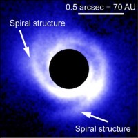 Spiraalstructuur in de stofschijf rondom de ster SAO 206462