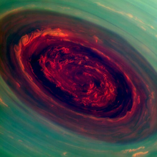 Orkaan bij noordpool van Saturnus
