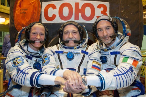 Van links naar rechts NASA astronaut Karen Nyberg, Sojoez-commandant Fyodor Yurchikhin en ESA-astronaut Luca Parmitano.