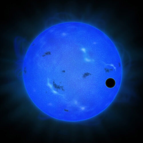 Artistieke impressie van de overgang van GJ 1214b in blauw licht