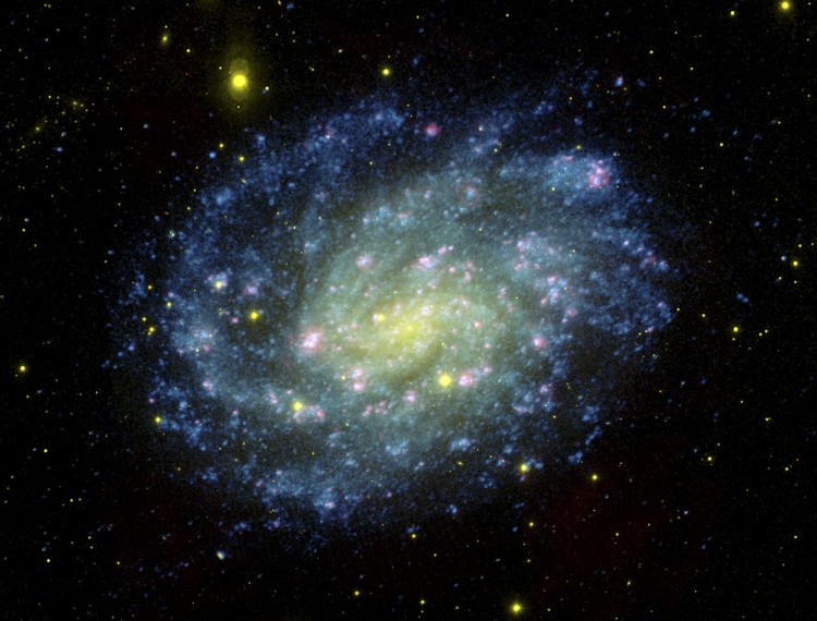 Tienmaal meer hyperlumineuze sterrenstelsels waargenomen dan sterren kunnen produceren