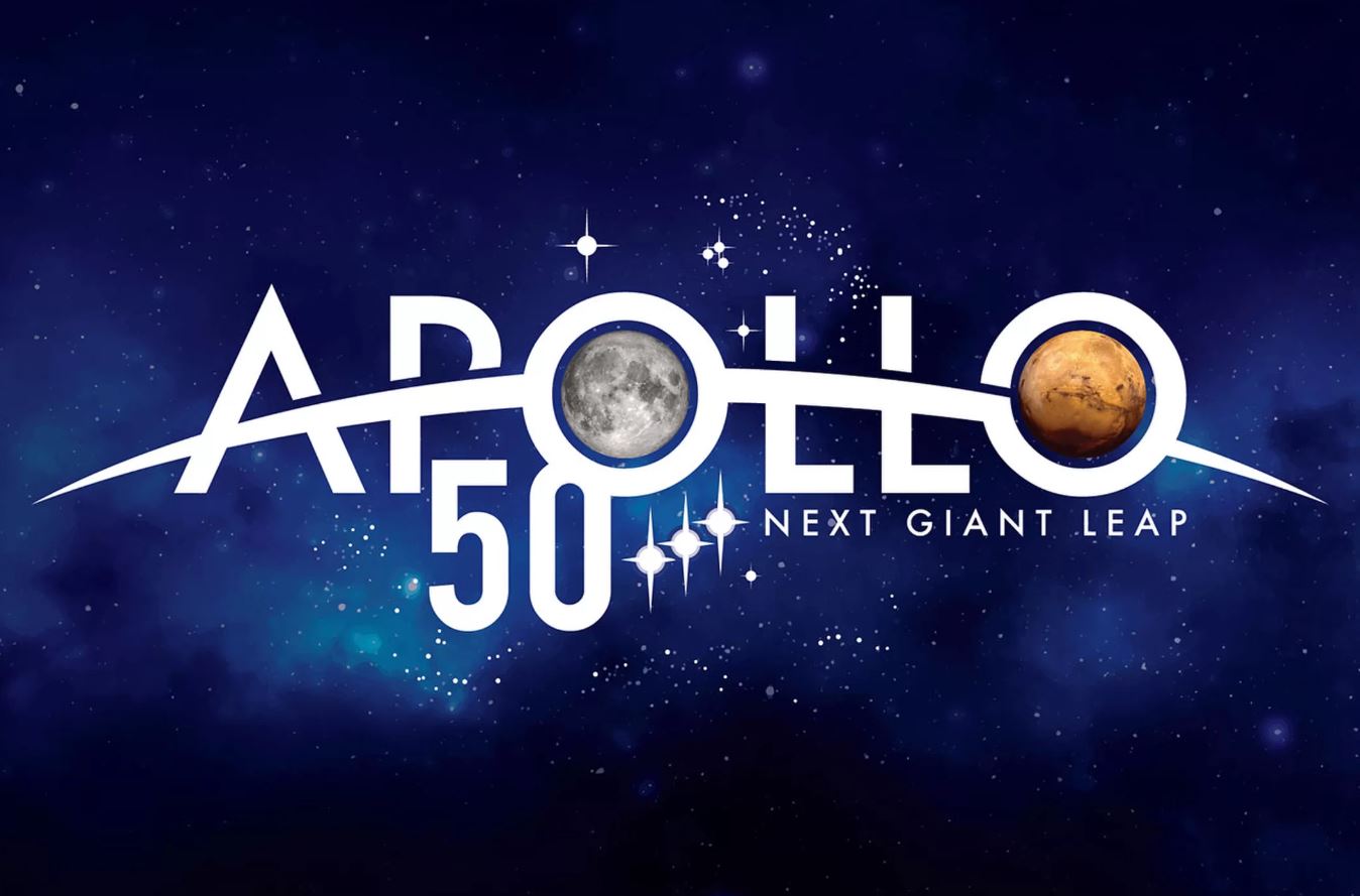 Betere NASA onthult het logo van het 50 jarig jubileum van het Apollo EP-57