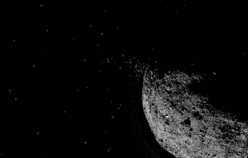 OSIRIS-REx: Bennu is een actieve planetoïde, die kleine steentjes wegschiet