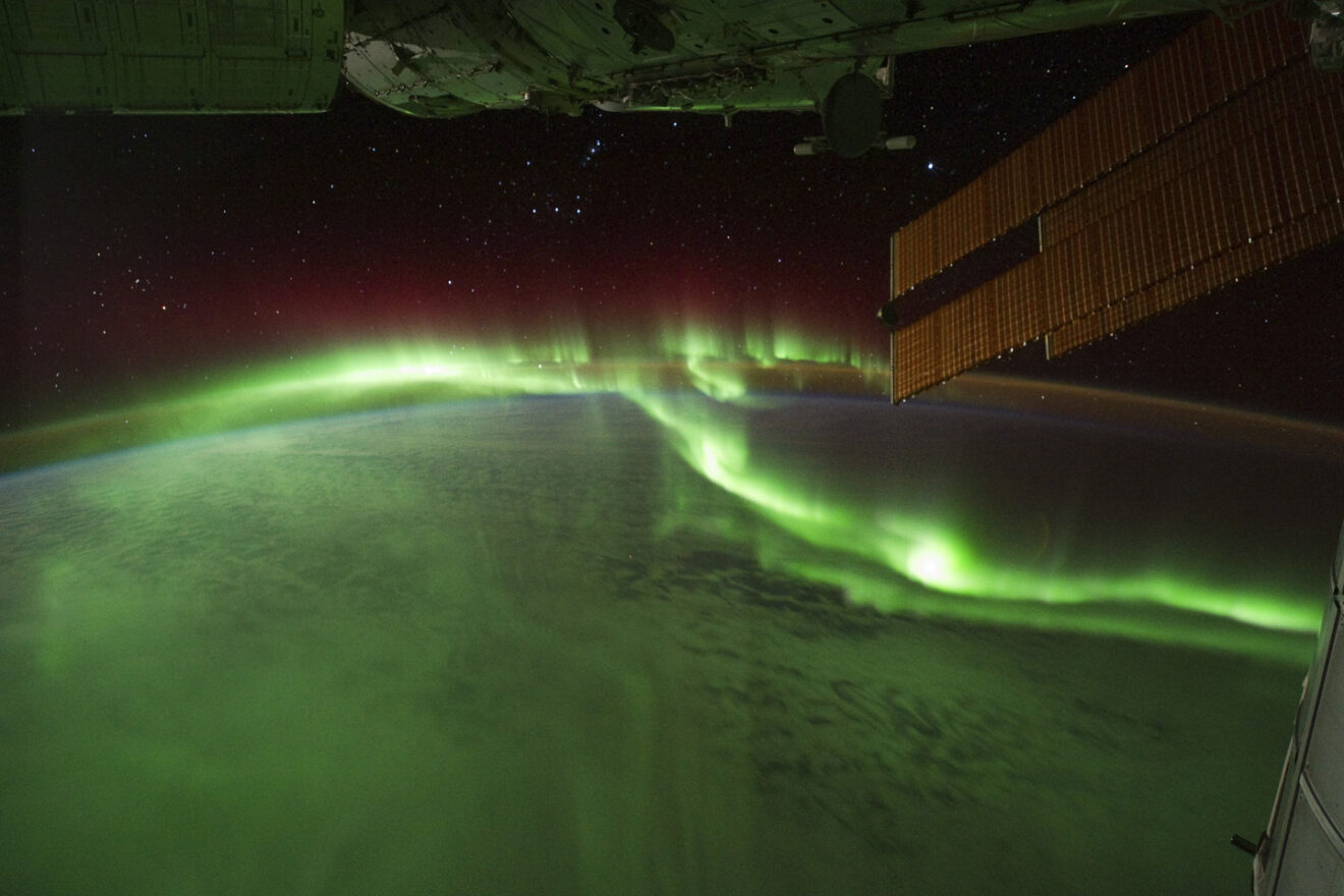ISS astronaut Ivan Vagner filmt onbekende objecten boven Antarctica
