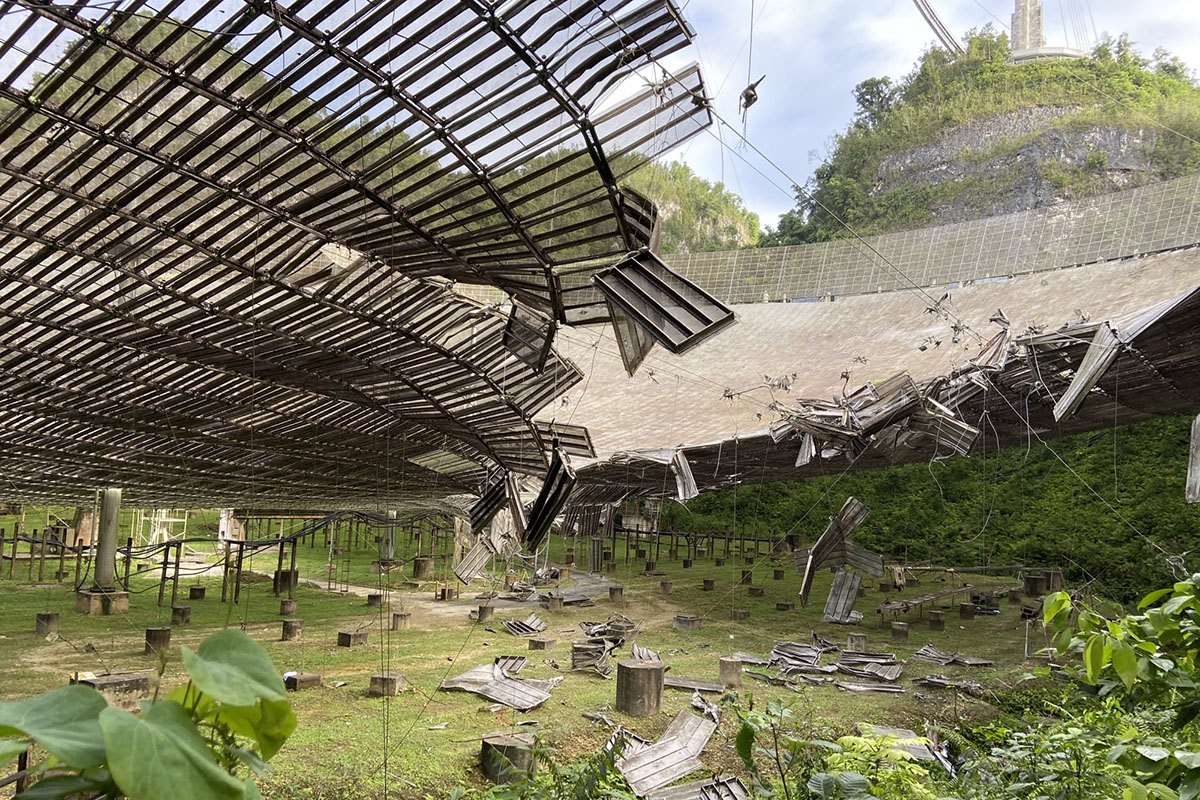 De Arecibo-radiotelescoop is (opnieuw) zwaar beschadigd