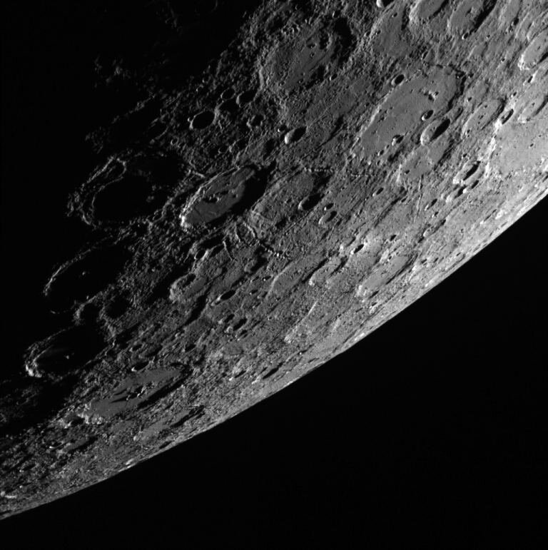 MESSENGER 'zag' meteoriet inslaan op Mercurius