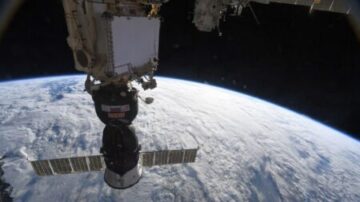 Het ISS maakt opnieuw 'slagzij' door onbedoeld ontbranden van stuwraketten van het Sojoez ruimteschip