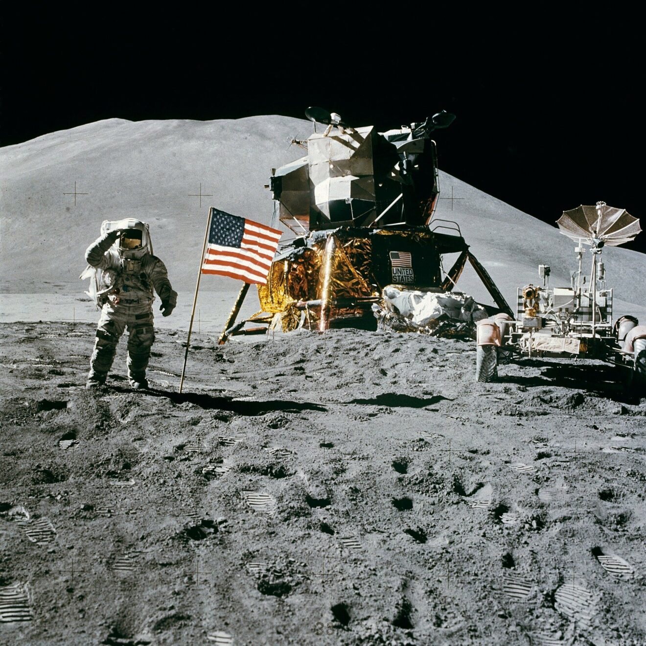 Stijgtrap van de Apollo 11 maanlander draait mogelijk nog steeds om de maan
