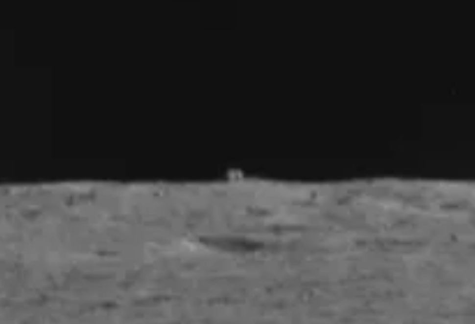 Chinese rover Yutu-2 spot kubusvormig object op de maan