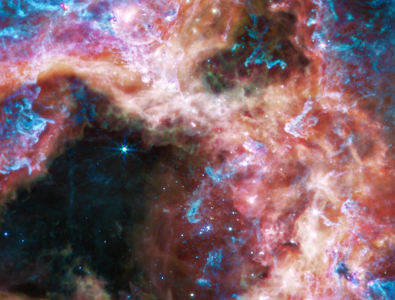 Webb heeft de stellaire kraamkamer Doradus 30 (alias de Tarantulanevel) gefotografeerd