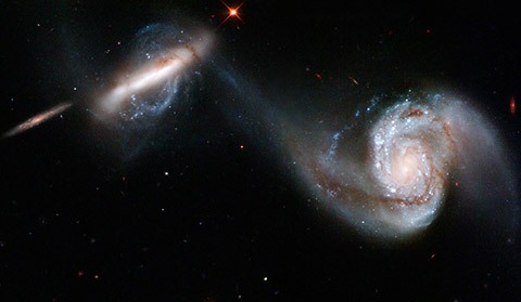 Superzware zwarte gaten voeden zich met intergalactisch gas