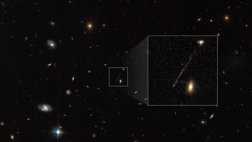 Hubble zag mogelijk een rondzwervend superzwaar zwart gat met een spoor van jonge sterren achter zich aan