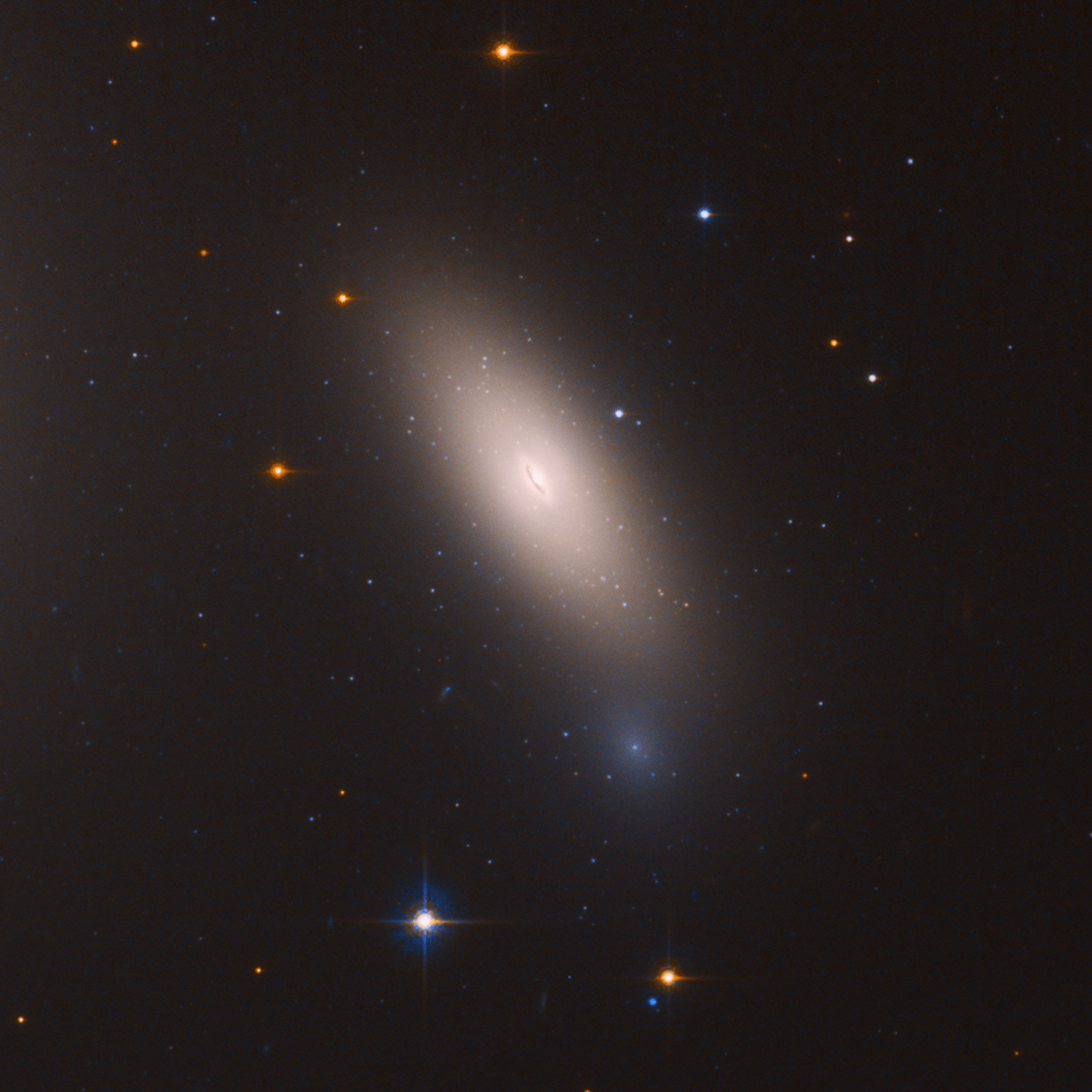 Groot sterrenstelsel ontdekt zonder donkere materie: NGC 1277