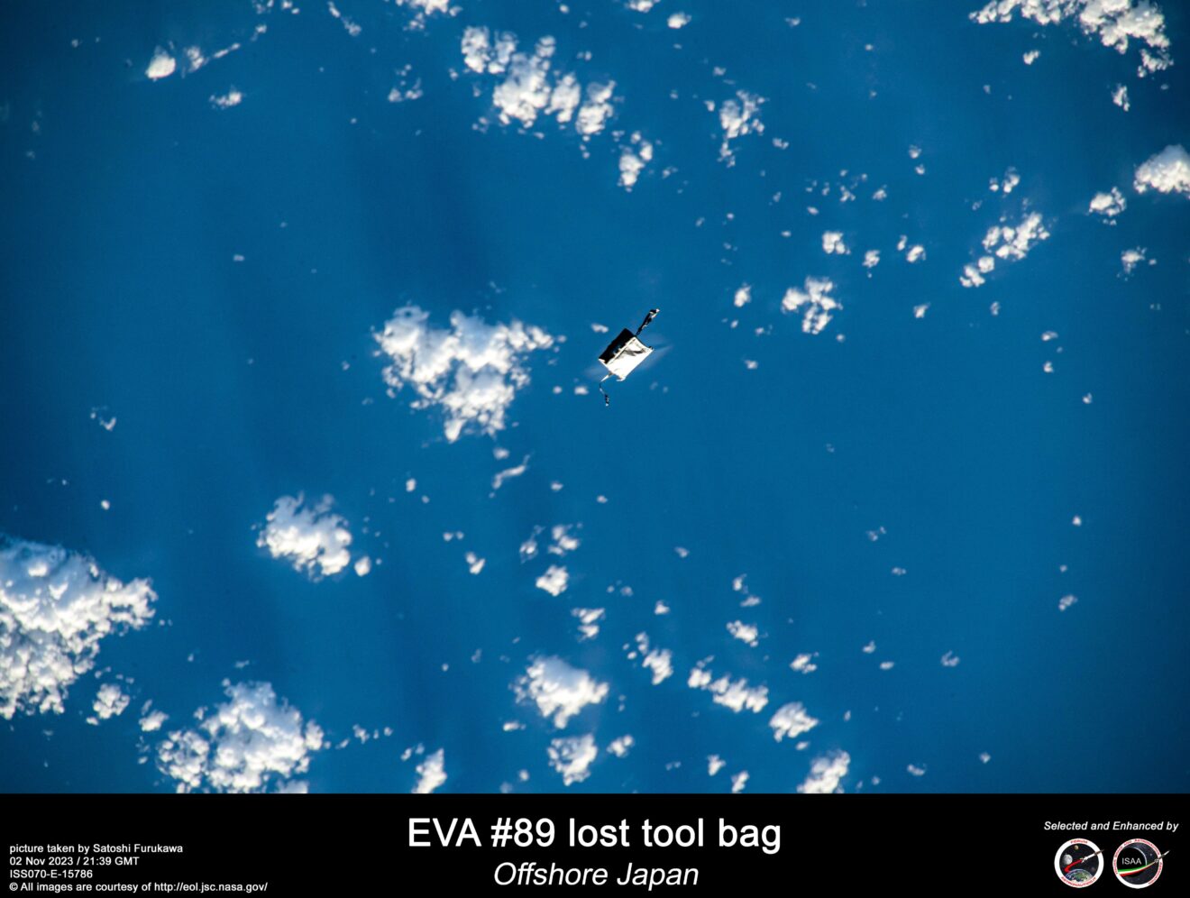 Door ISS-astronaut verloren gereedschapstas zou je met een verrekijker kunnen zien