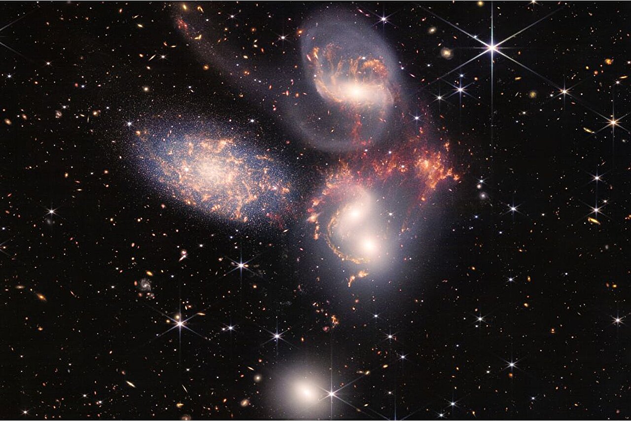 Eerste sterrenstelsels zouden gevormd kunnen zijn door donkere materie en supersonische gewone materie