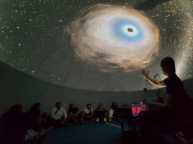 NOVA breidt Mobiel Planetariumproject uit – derde koepel officieel in gebruik